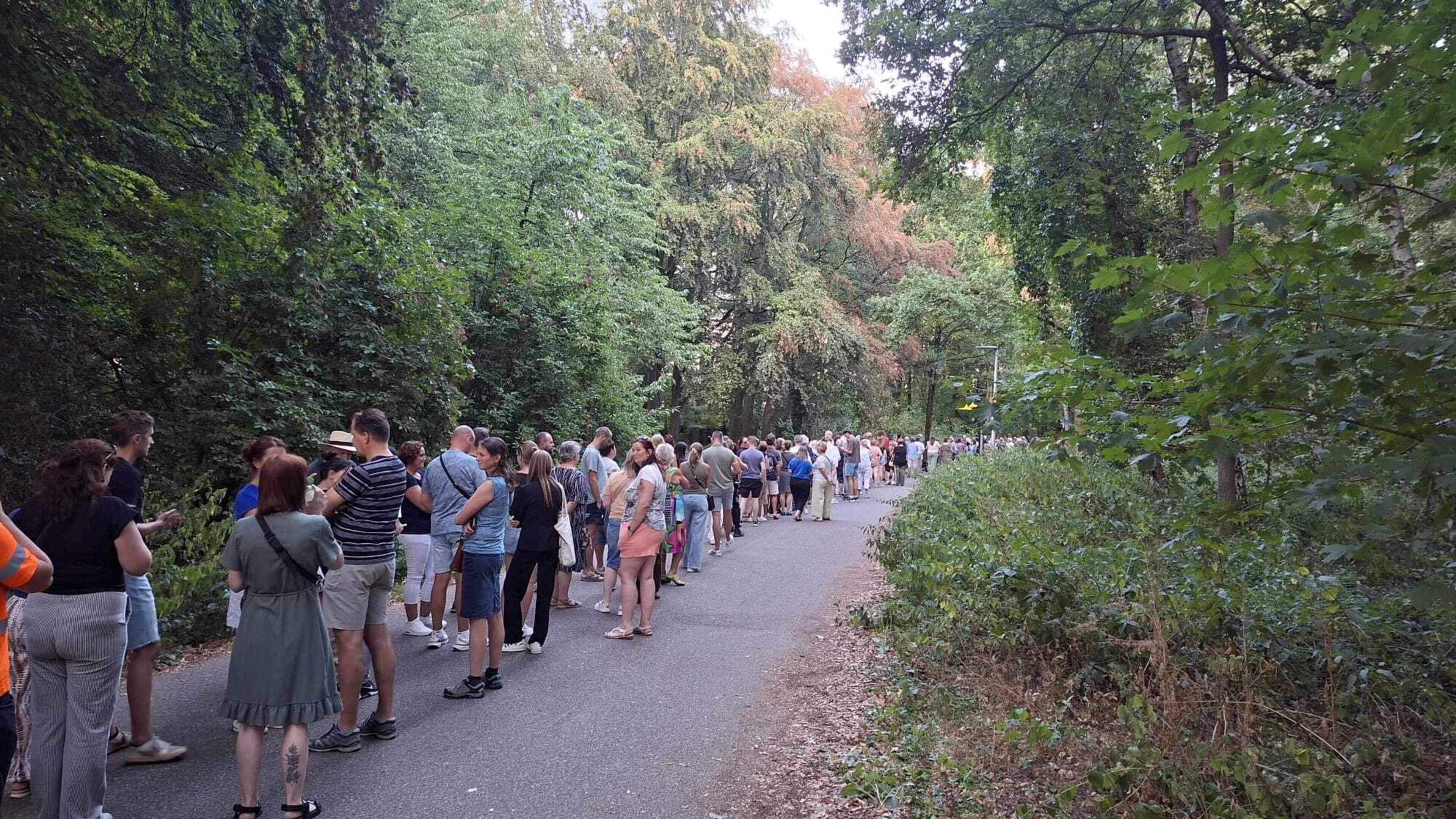 Enorme drukte bij Sterrenwacht in Heerlen voor eclipsbril