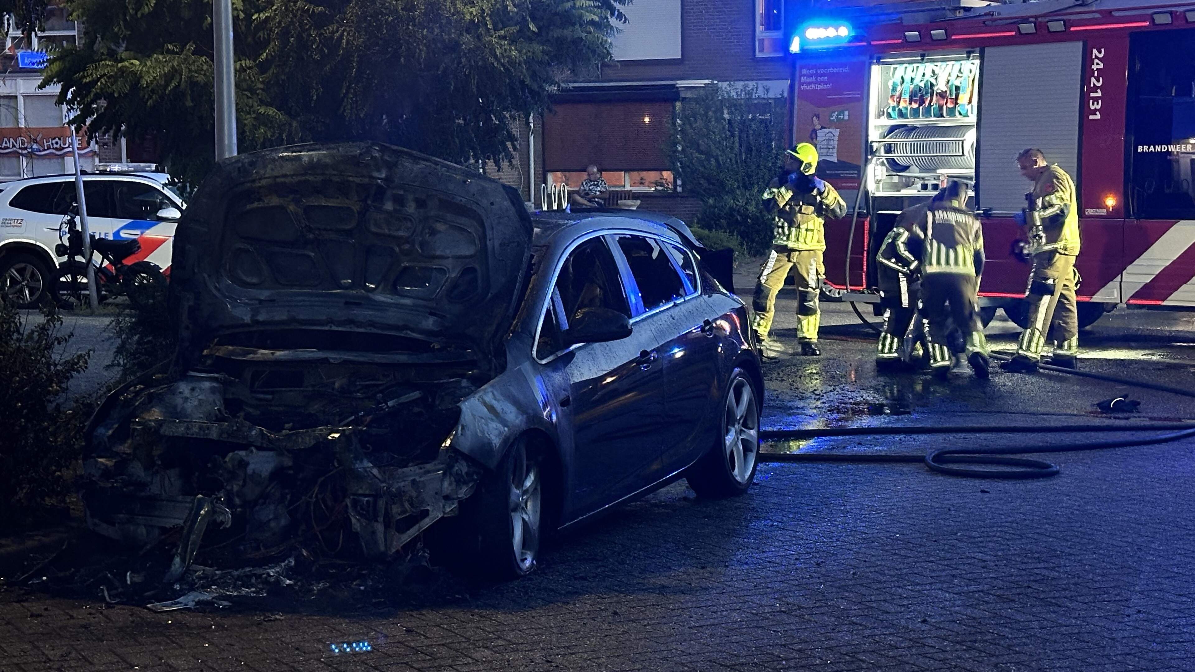 Opnieuw autobrand in Kerkrade, in dezelfde straat als nacht eerder