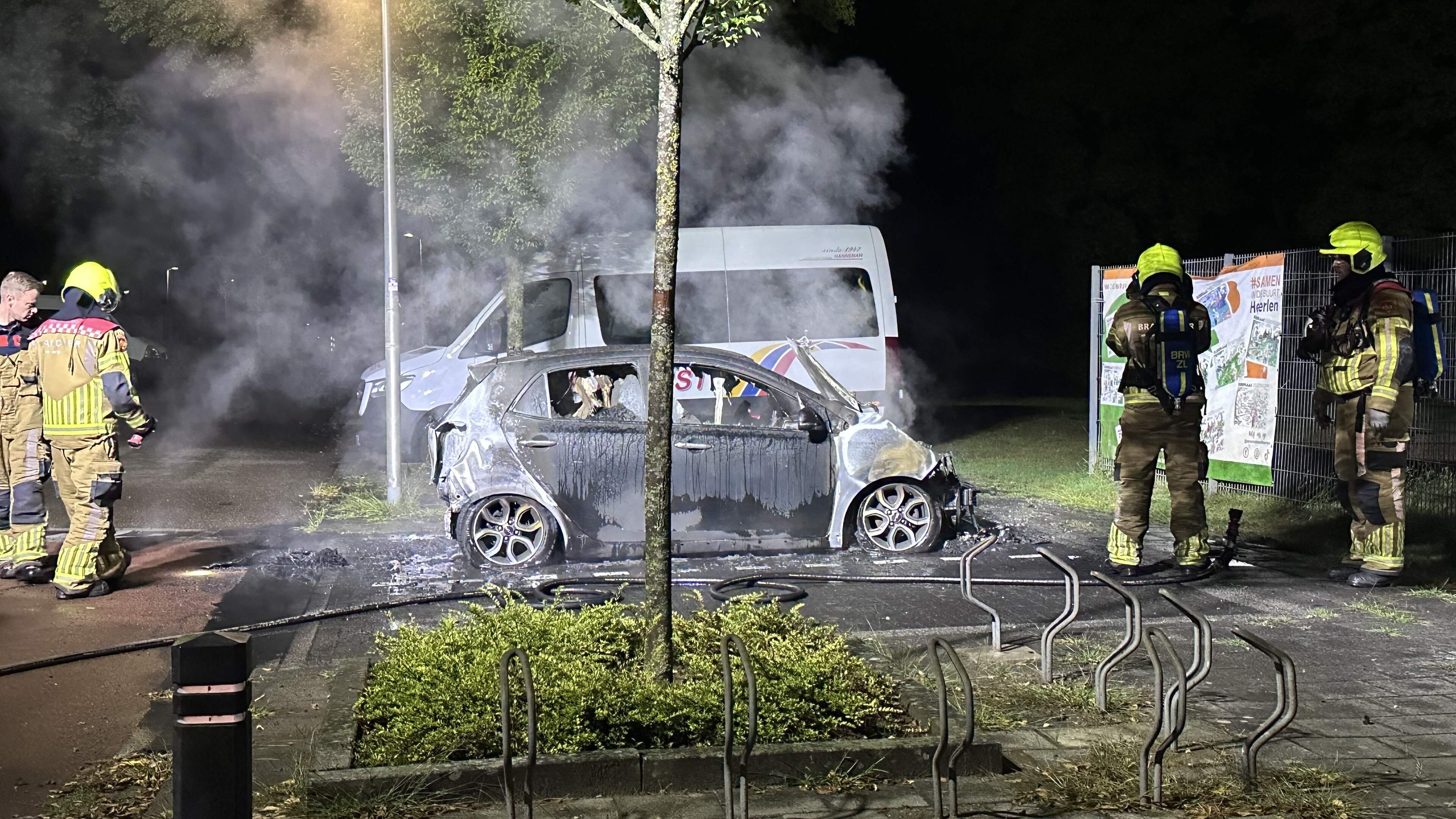Auto verwoest door brand in Hoensbroek