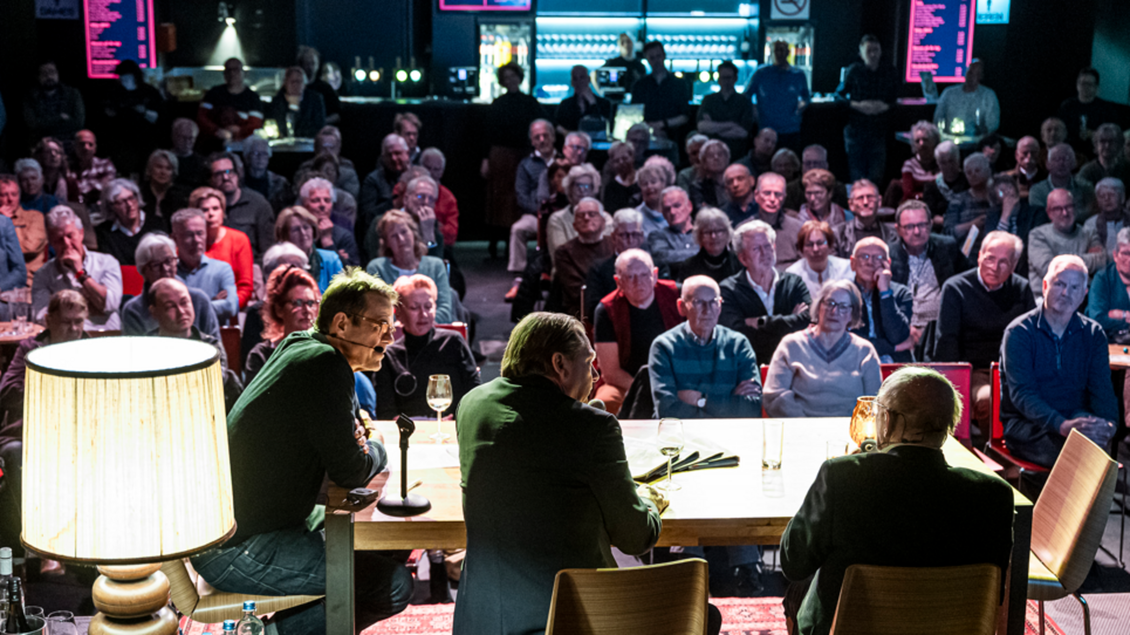 Servé Hermans, Marianne Smitsmans, Felix van Ballegooij en speciale gast maandag in talkshow Café Ho