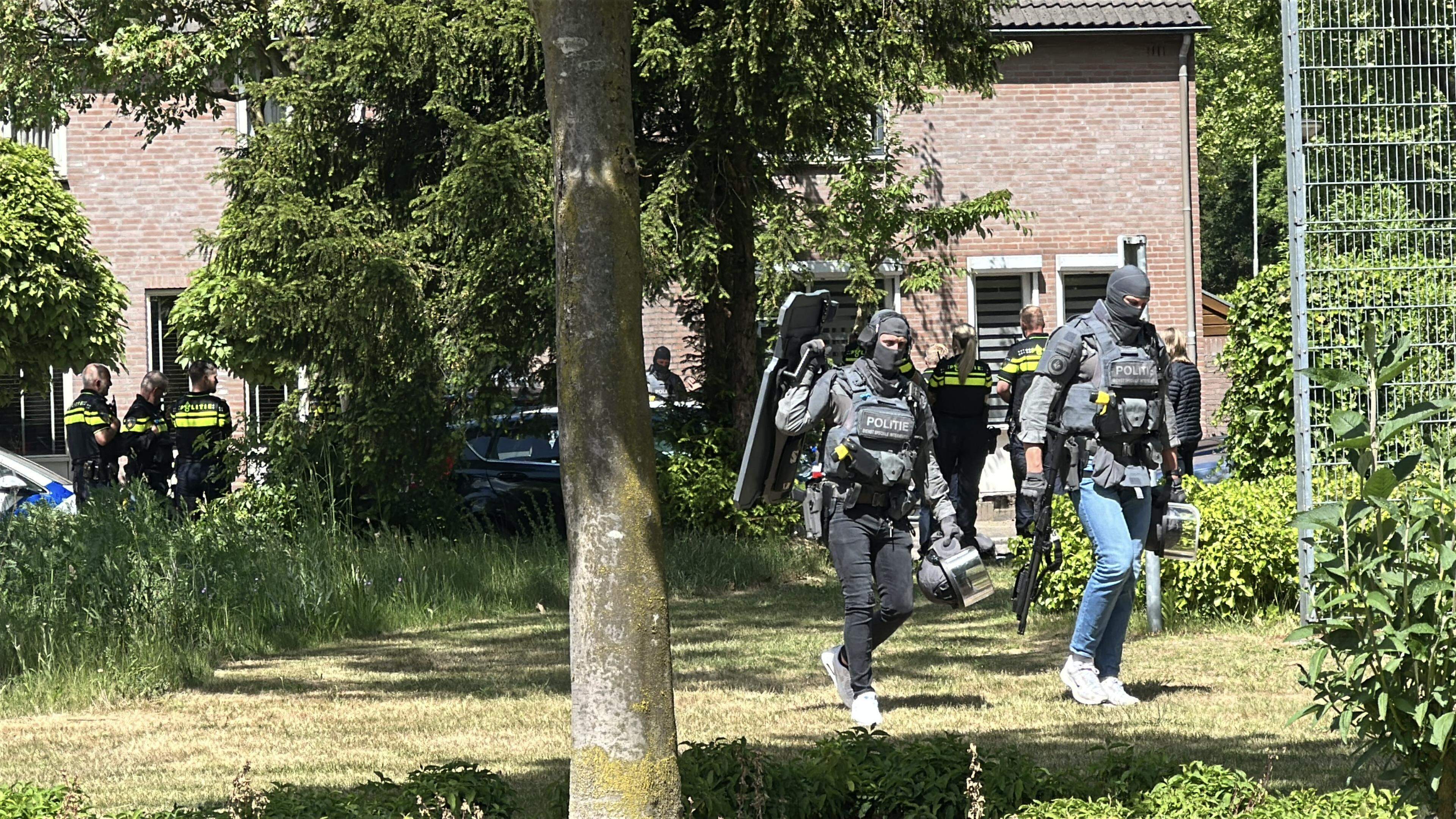Veel politie-inzet in Venray vanwege verwarde persoon op dak
