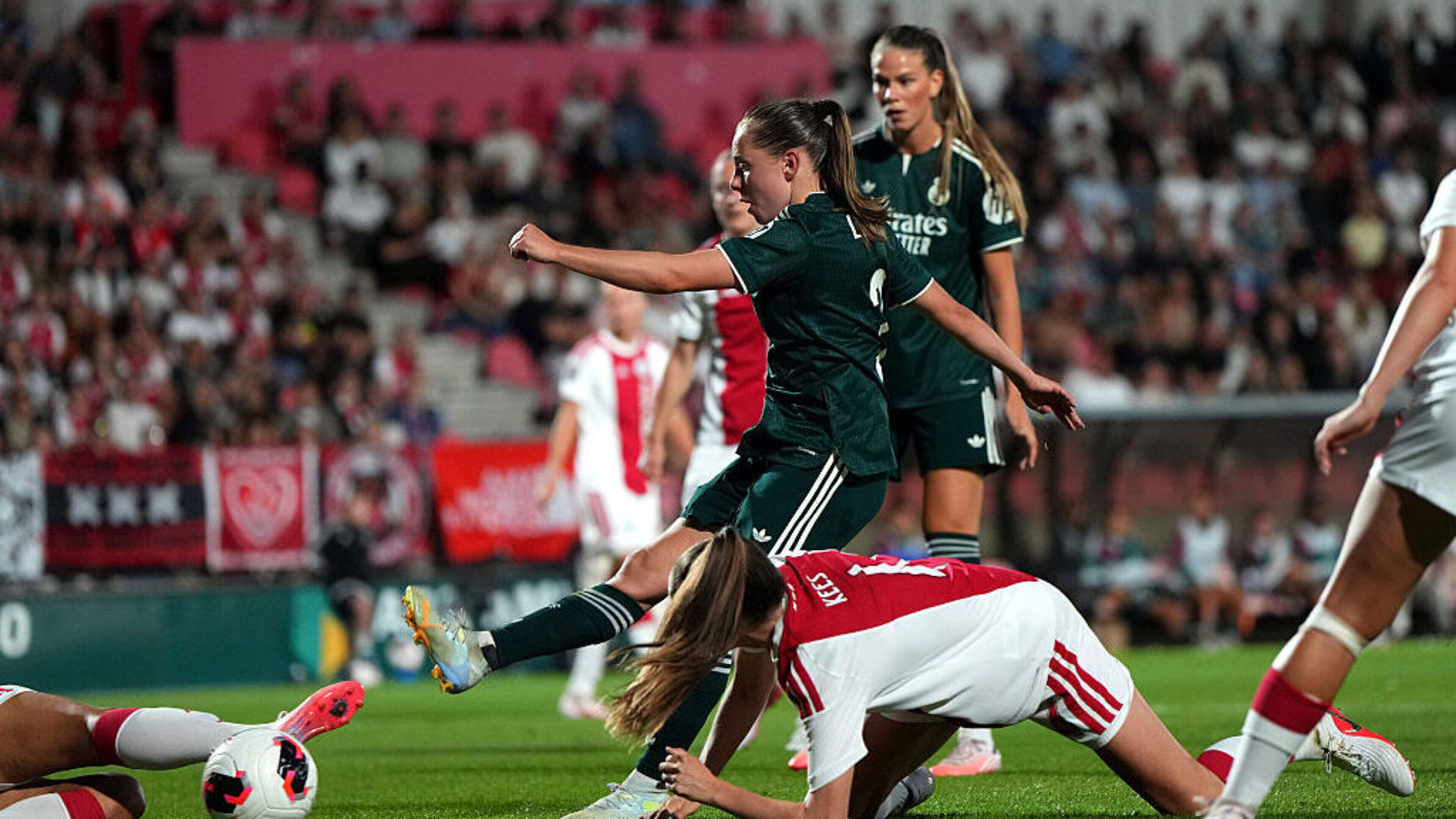 Droomdebuut voor Janou Levels uit Roermond bij Real Madrid: doelpunt tegen Ajax
