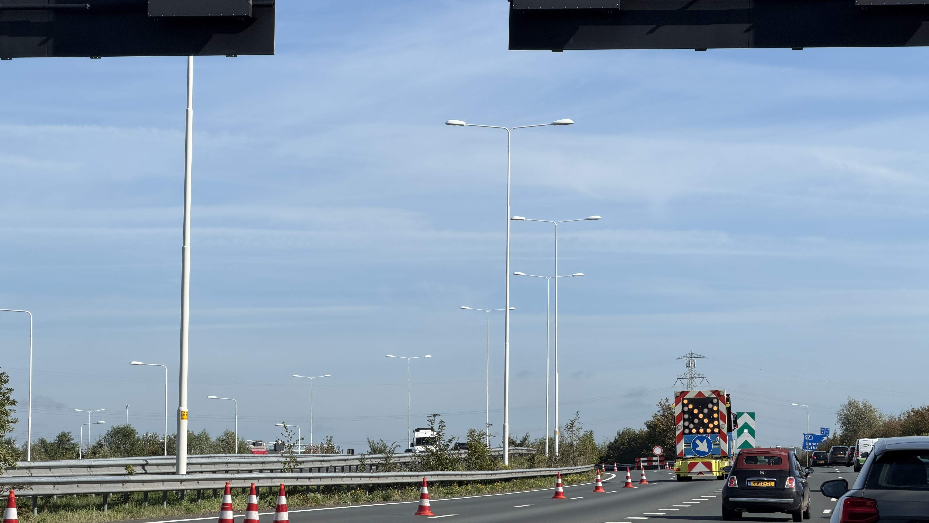 A2 bij Maastricht dicht vanwege afgevallen lading