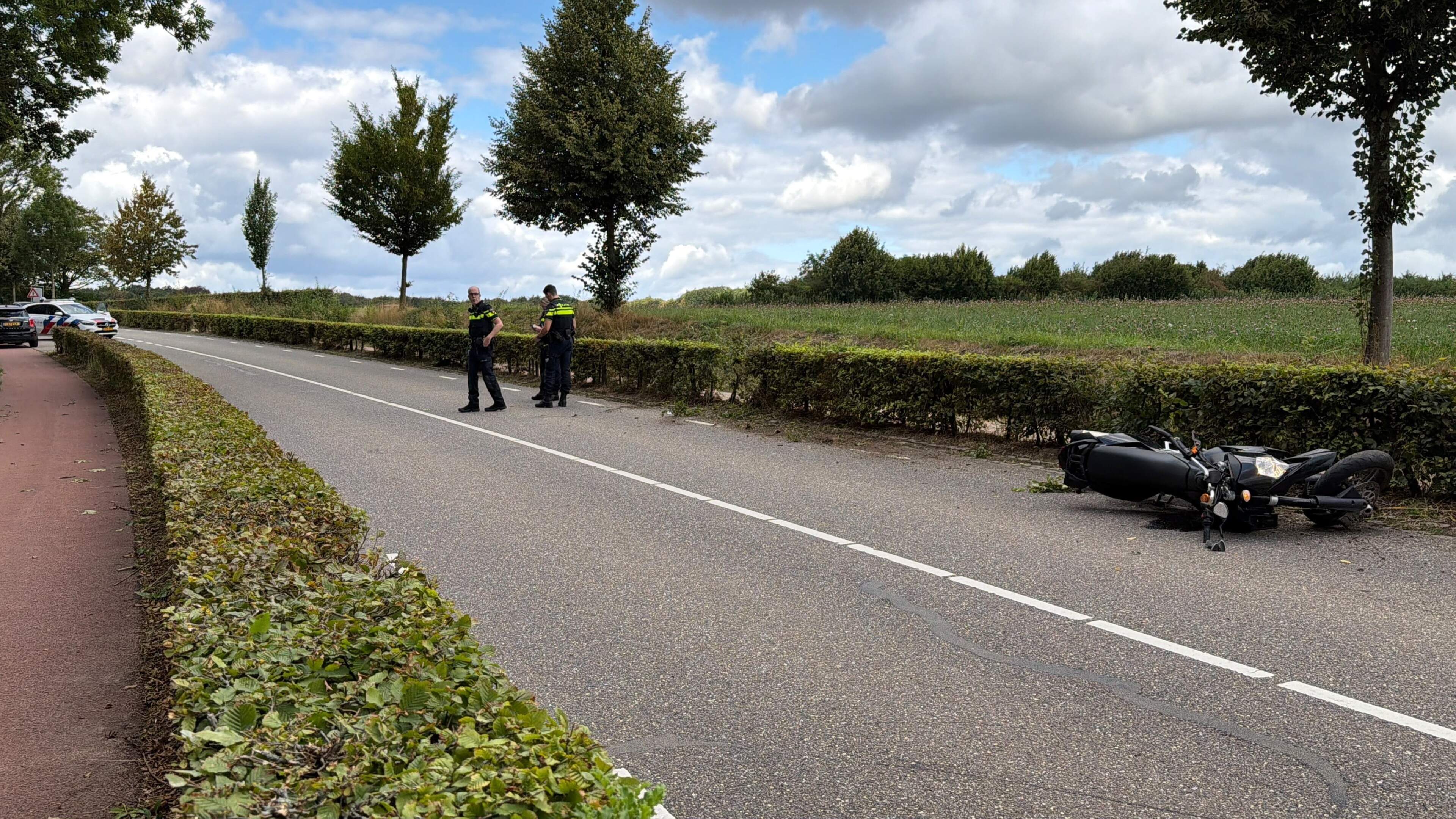Motorrijder vliegt uit de bocht en raakt gewond in Eckelrade