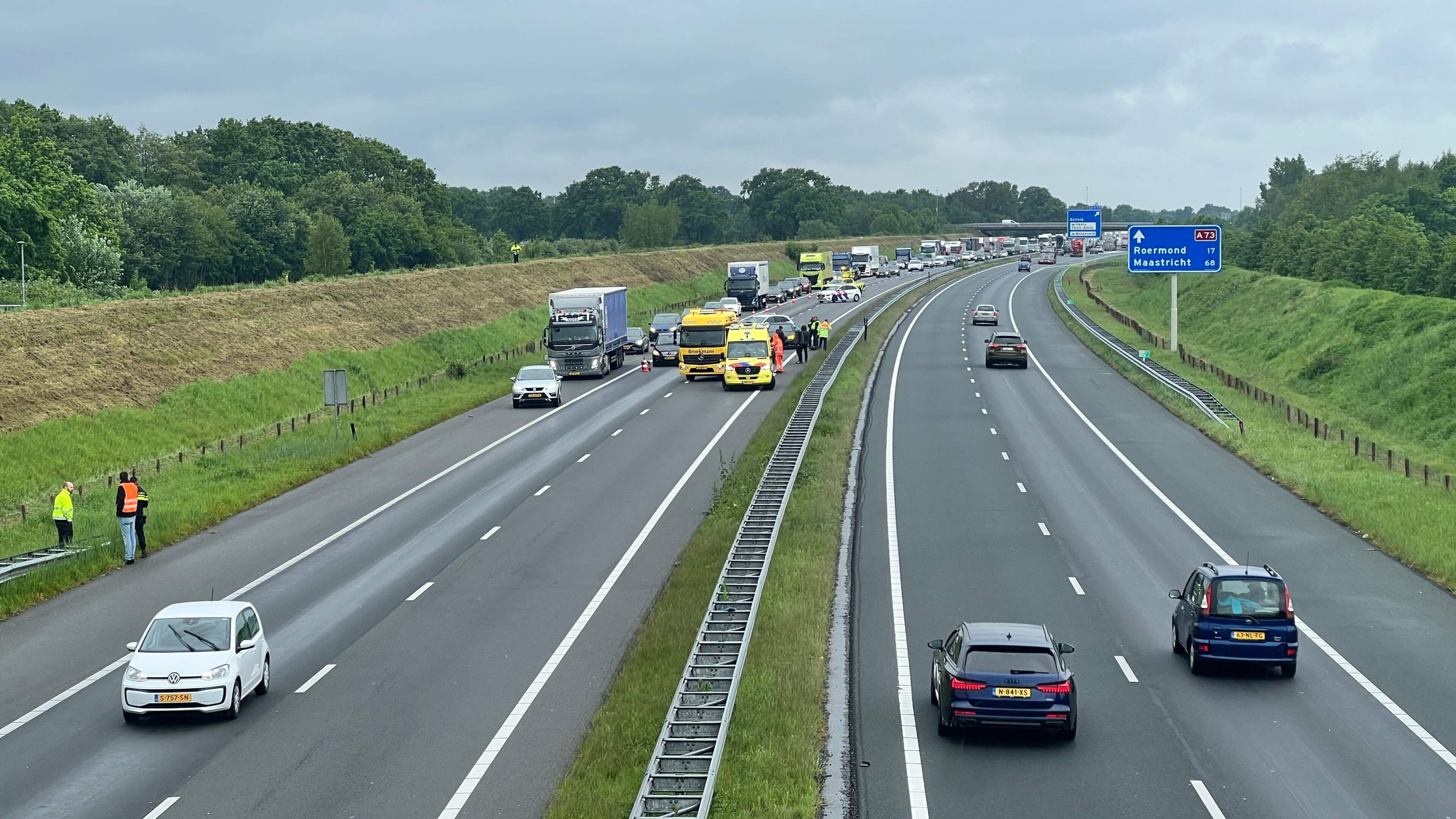 Vertraging op A73 na ongeluk bij Belfeld