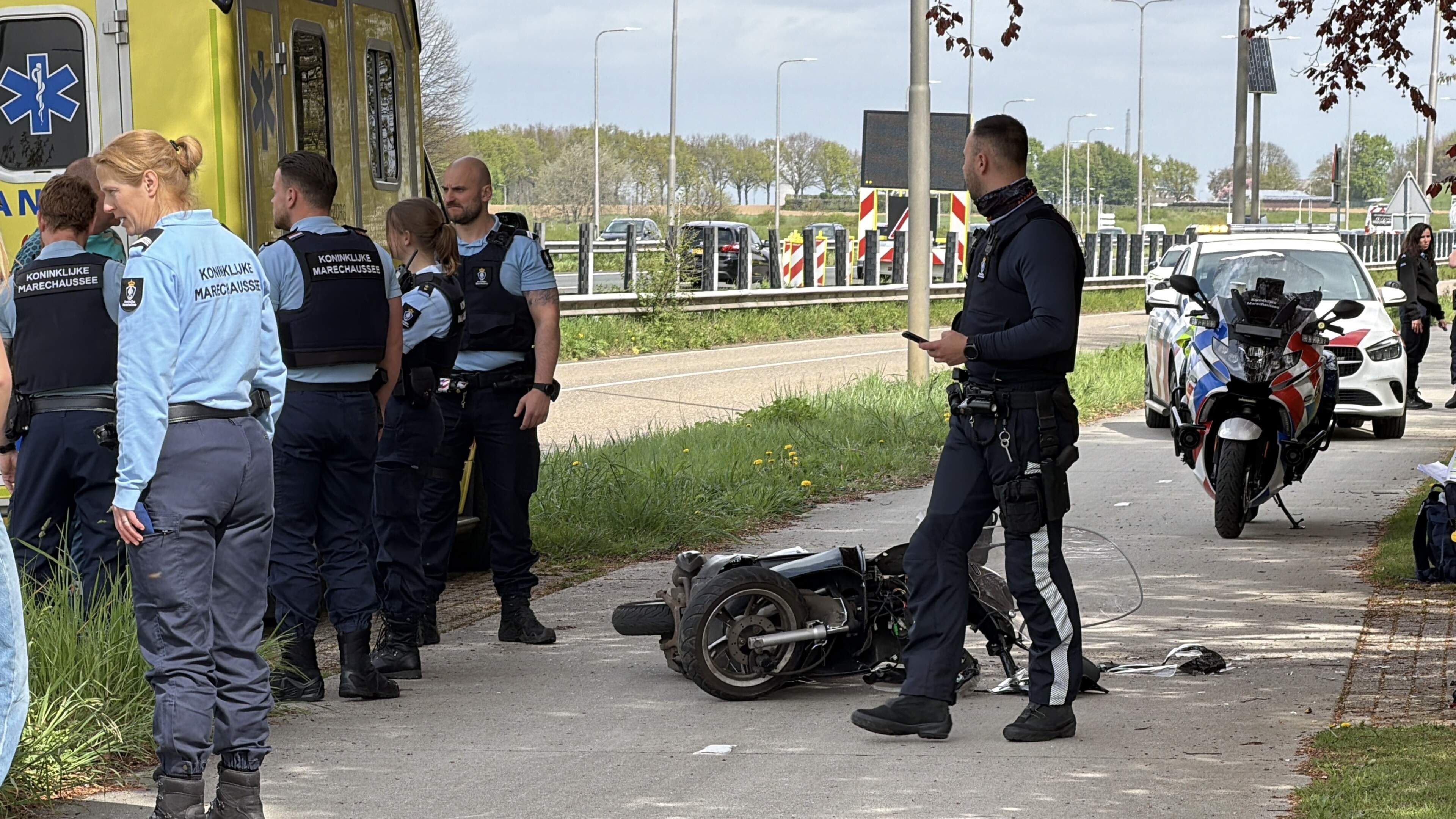 Scooterrijder gewond bij aanrijding met auto bij Maastricht Aachen Airport