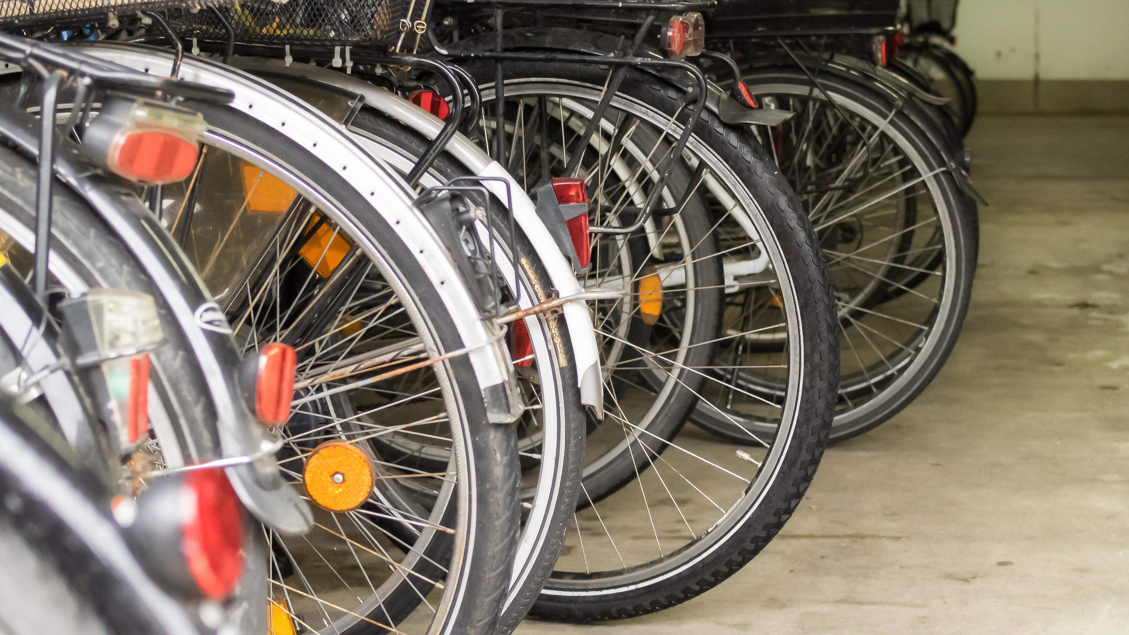 Politie vindt in Duitsland gestolen fietsen terug in Venlo dankzij Airtag, en stuit meteen op een wi