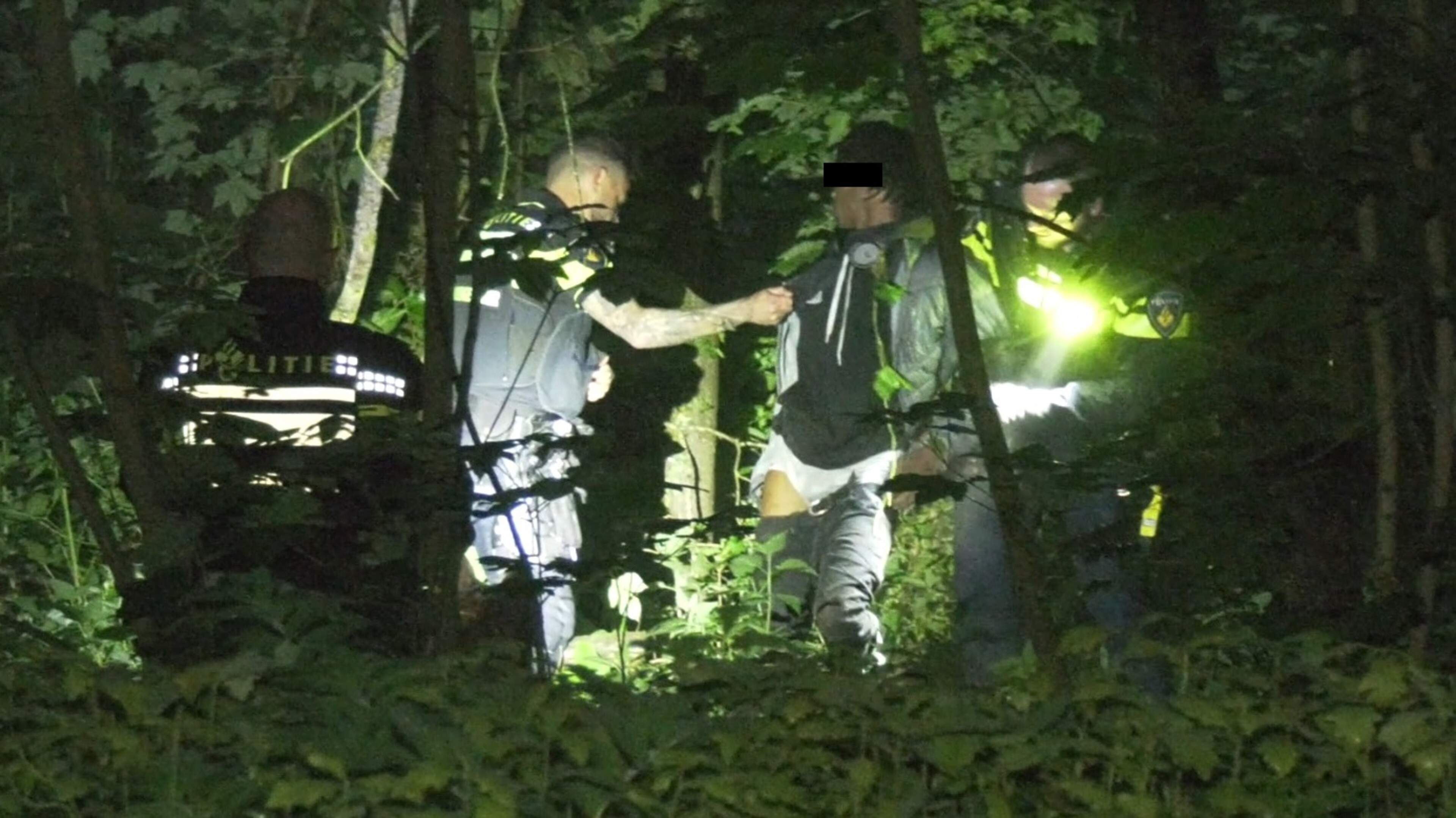 Man springt uit raam na nachtelijk incident bij asielzoekerscentrum Baexem, politie arresteert hem n