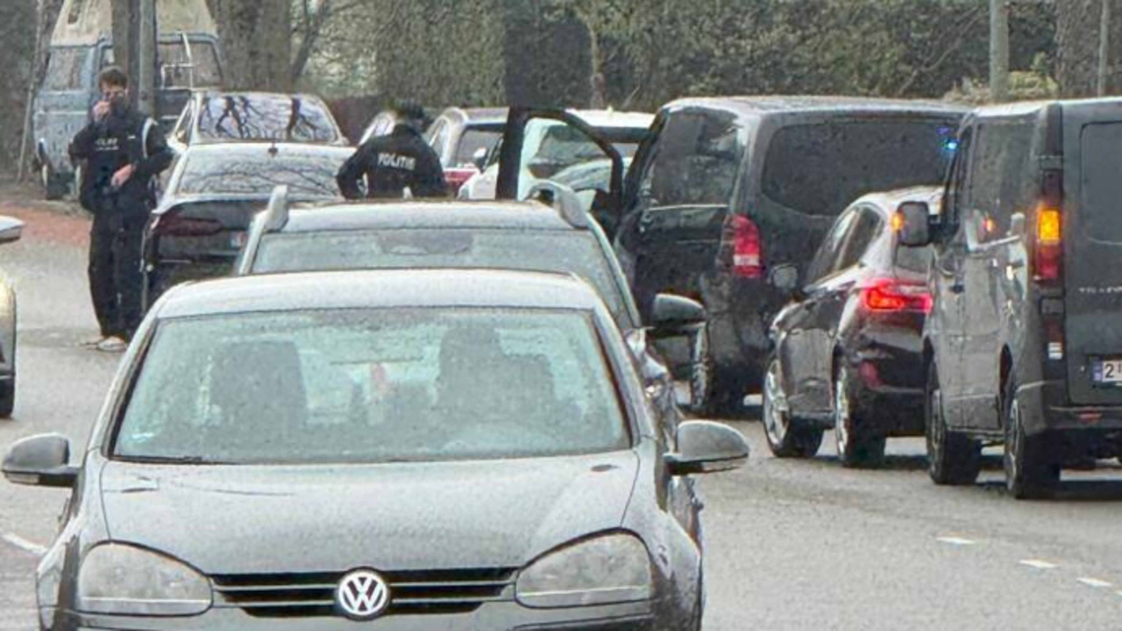 Arrestatie bij politieactie in Maastricht, persoon met zak over hoofd uit woning gehaald