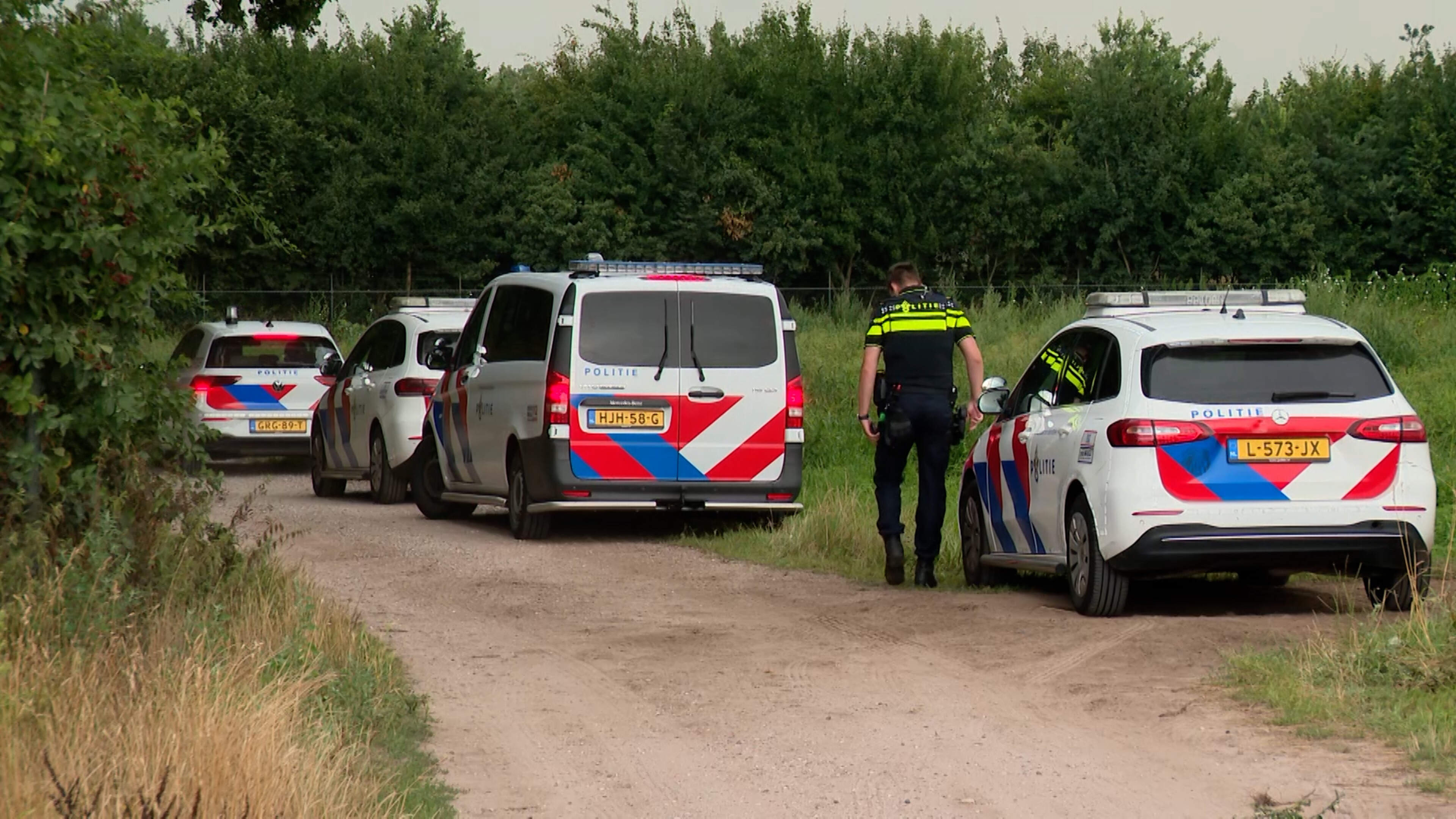 Twee verdachten aangehouden voor dood man (48) in Maasbree, politie onderzoekt link met camping voor