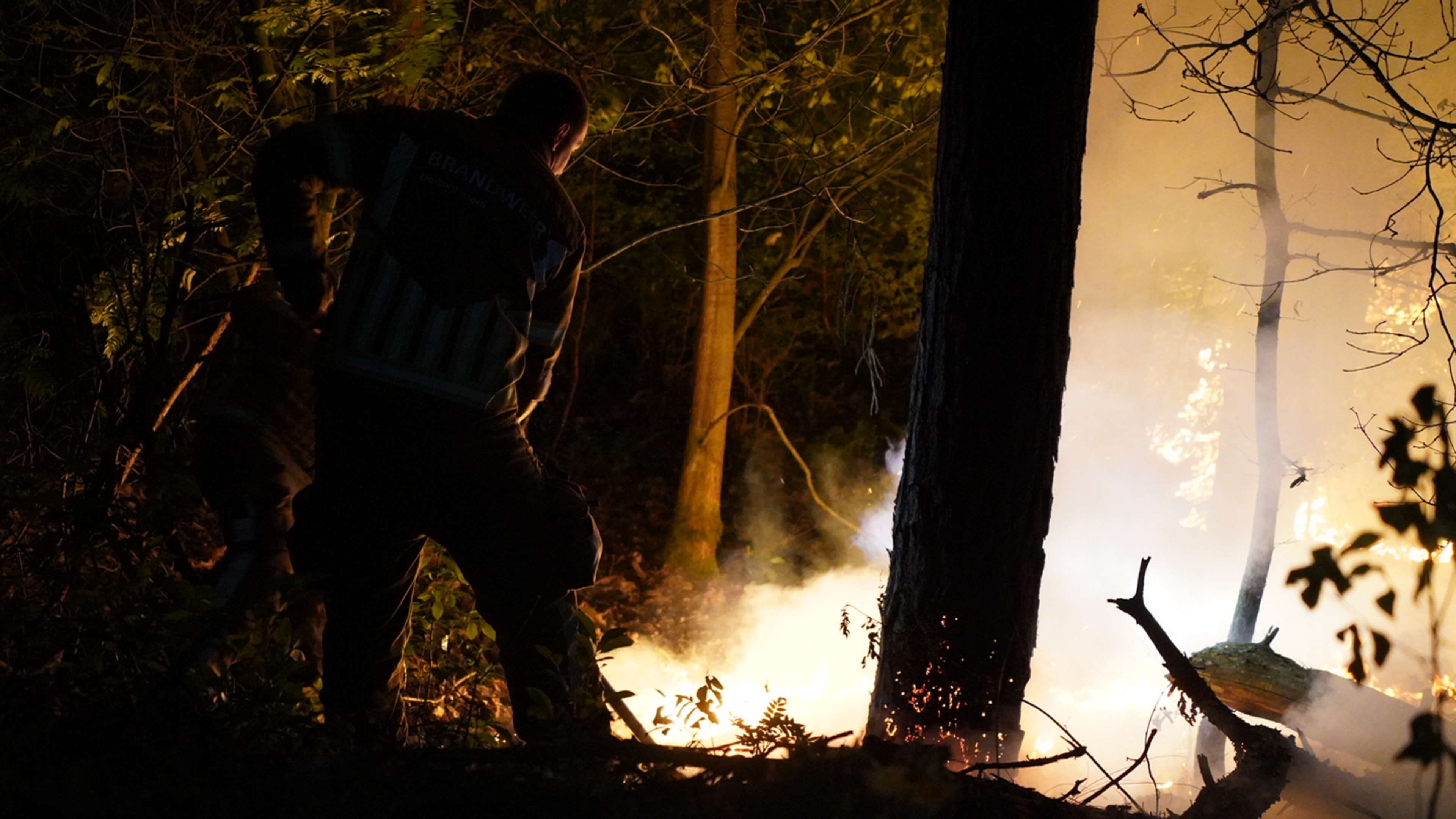 Opnieuw grote natuurbrand tussen Helden en Kessel, rookoverlast op camping