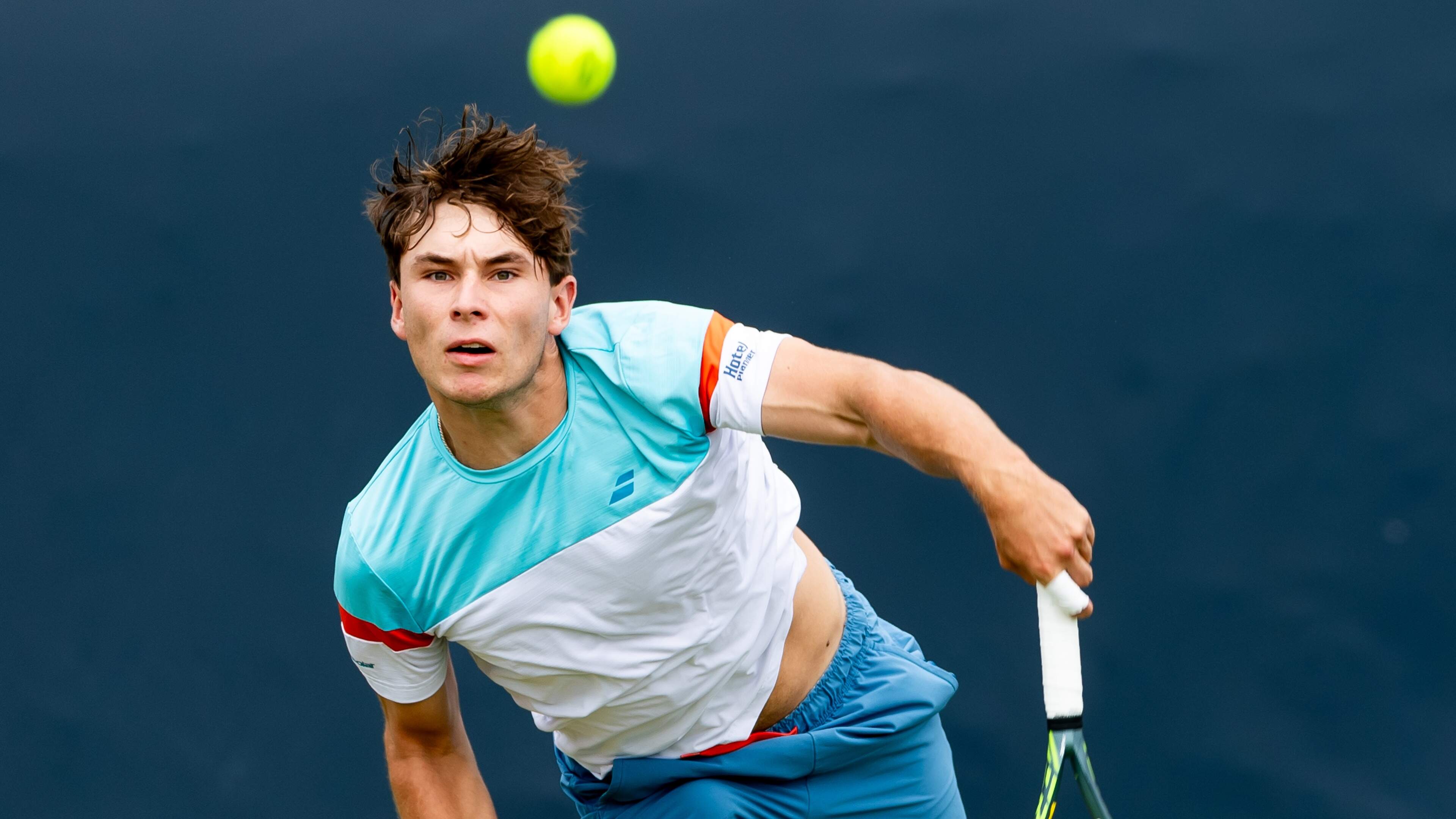 Tennisser Mees Röttgering (19) uit Wanssum boekt grootste zeges van zijn leven en wordt alsnog boos: